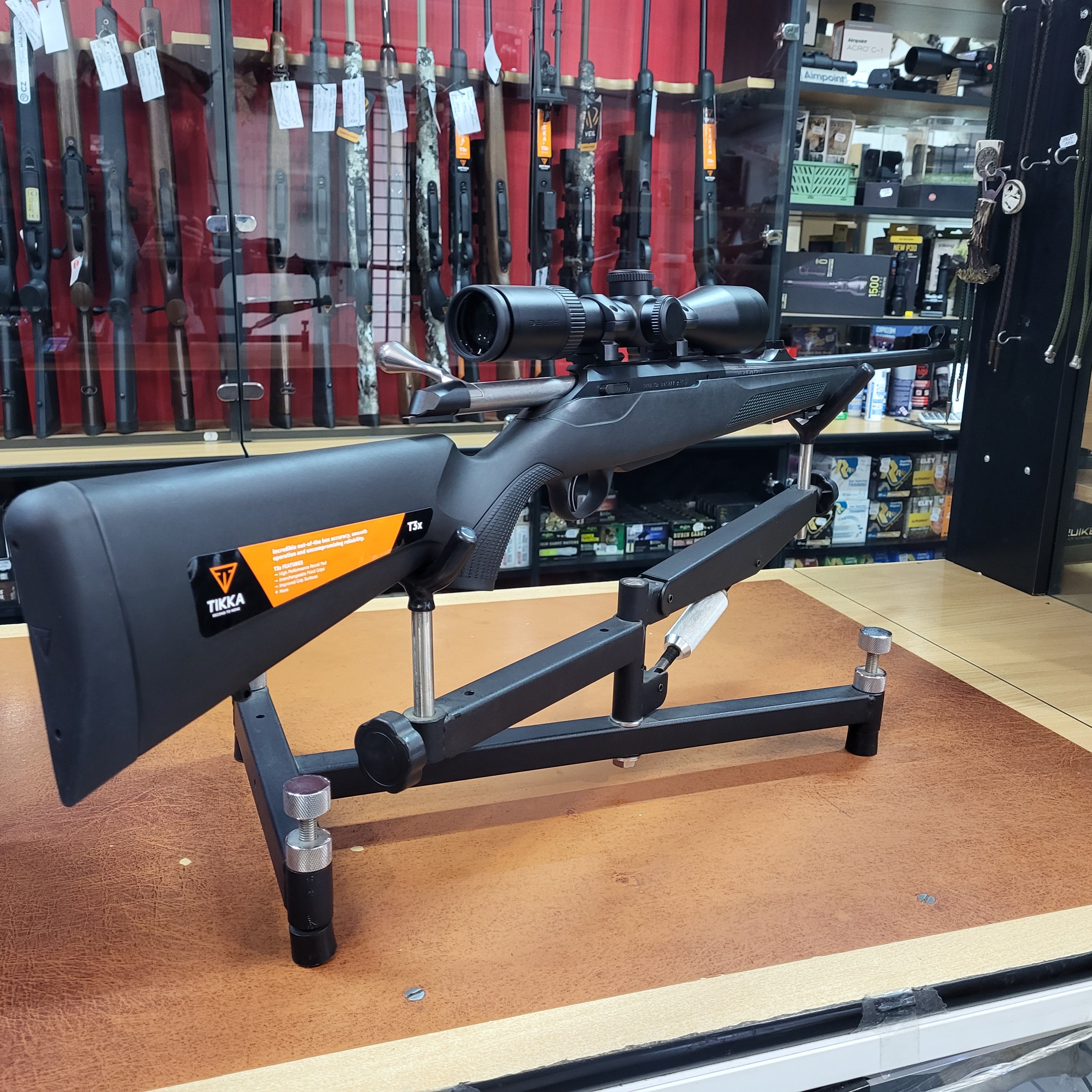 Tikka T3x Lite LH 30.06+Luneta Delta Titanium 1.5-9x45