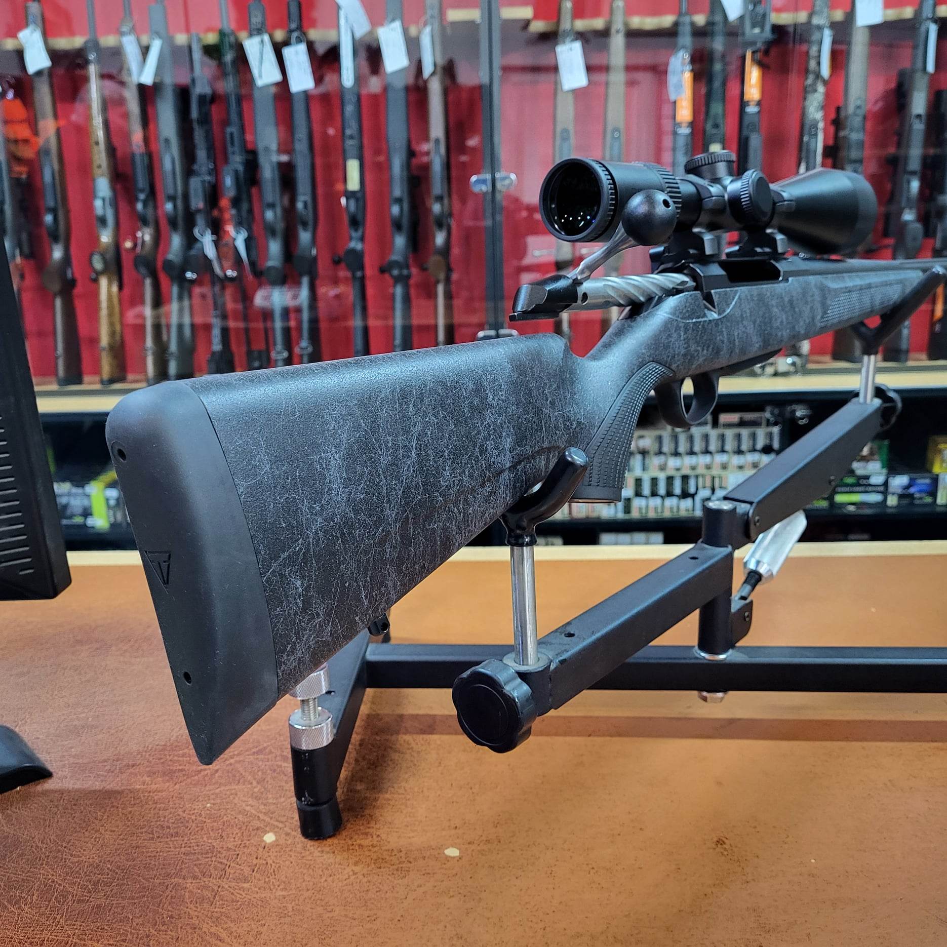 Tikka T3x Roughtech 30.06+Luneta Delta Titanium 2.5-15x56